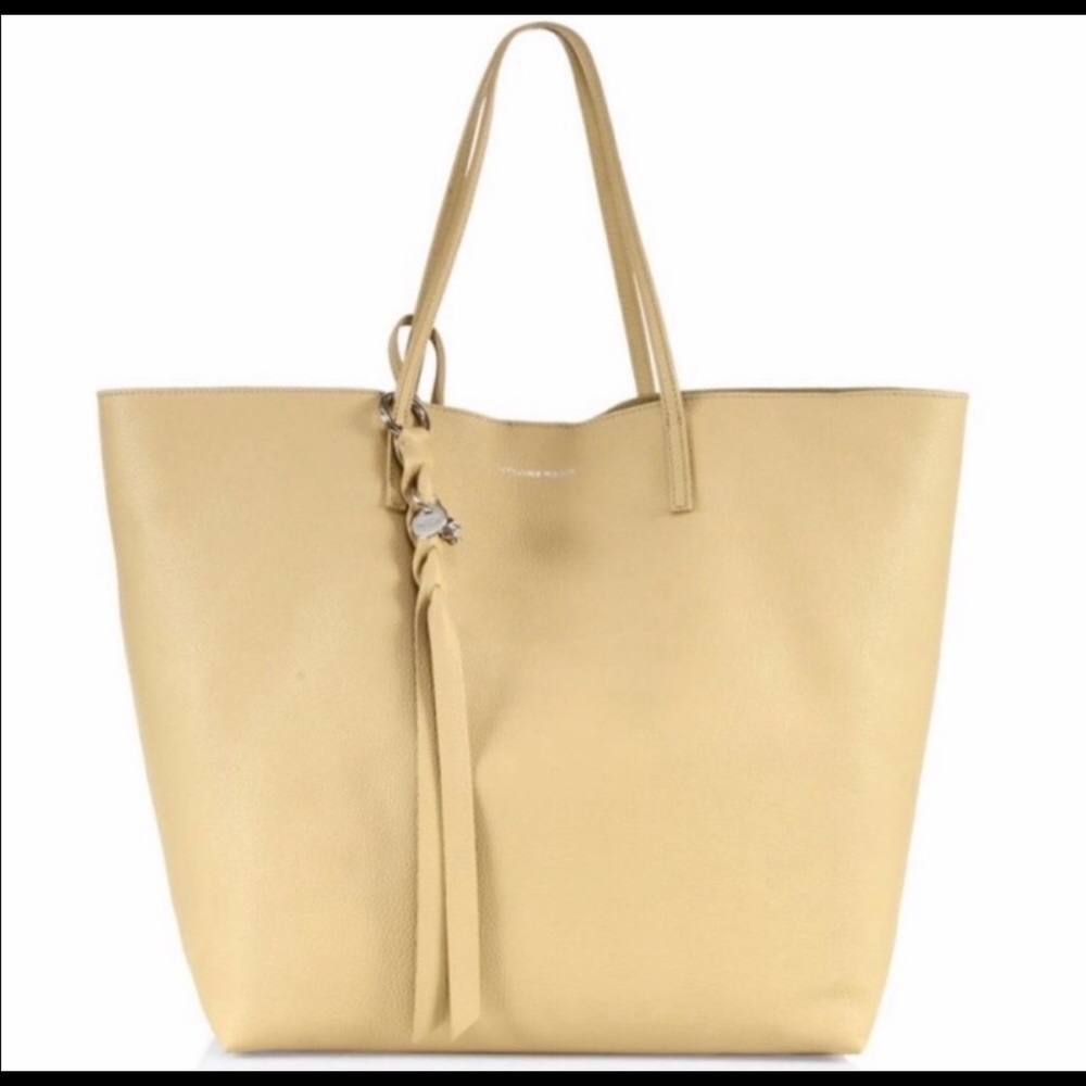 Reposhing this beautiful bag is just not my style